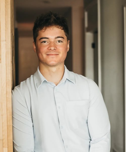 Andrew Brokx, Associate
